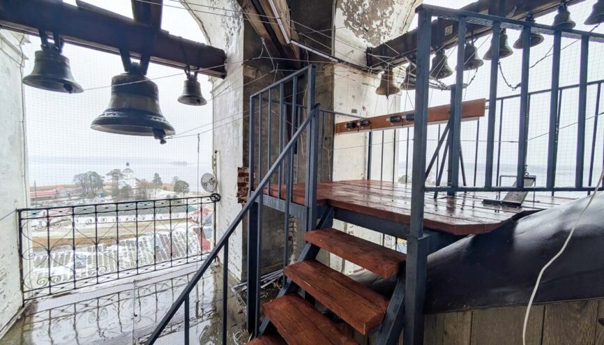 На колокольне Богоявленского собора Нило-Столобенской пустыни установили электронный звонарь