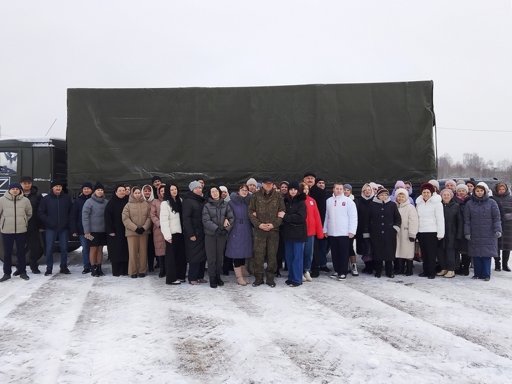 Андреапольский округ передал в зону СВО автомобиль и новогодние подарки