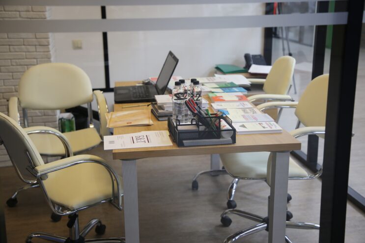 Как правильно выбрать офисную мебель