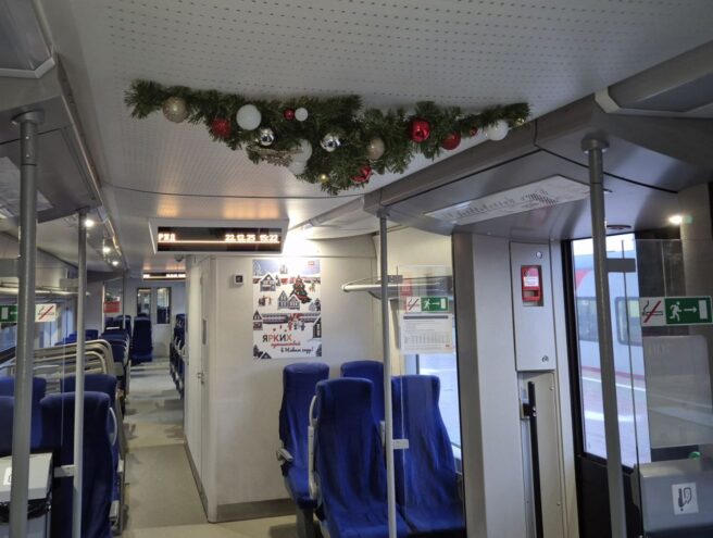 Новогоднее волшебство на рельсах: поезда "Ласточка" создают праздничное настроение