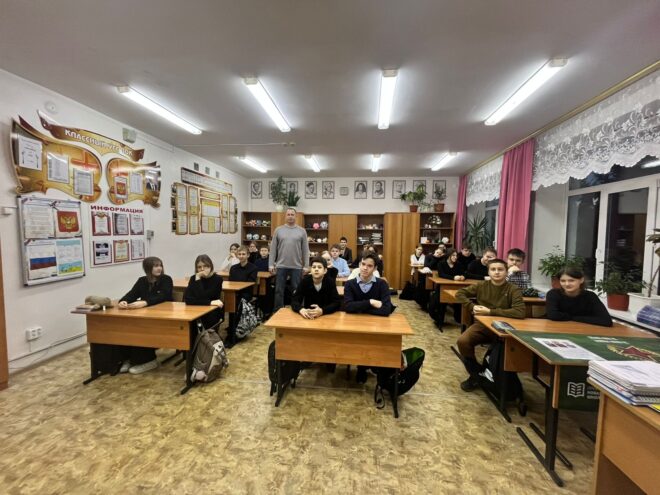 Участник СВО поговорил по душам со школьниками в Тверской области Участник СВО поговорил по душам со школьниками в Тверской области