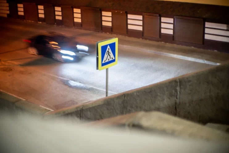 В Тверской области автомобиль сбил женщину, переходившую дорогу в неположенном месте В Тверской области автомобиль сбил женщину, переходившую дорогу в неположенном месте