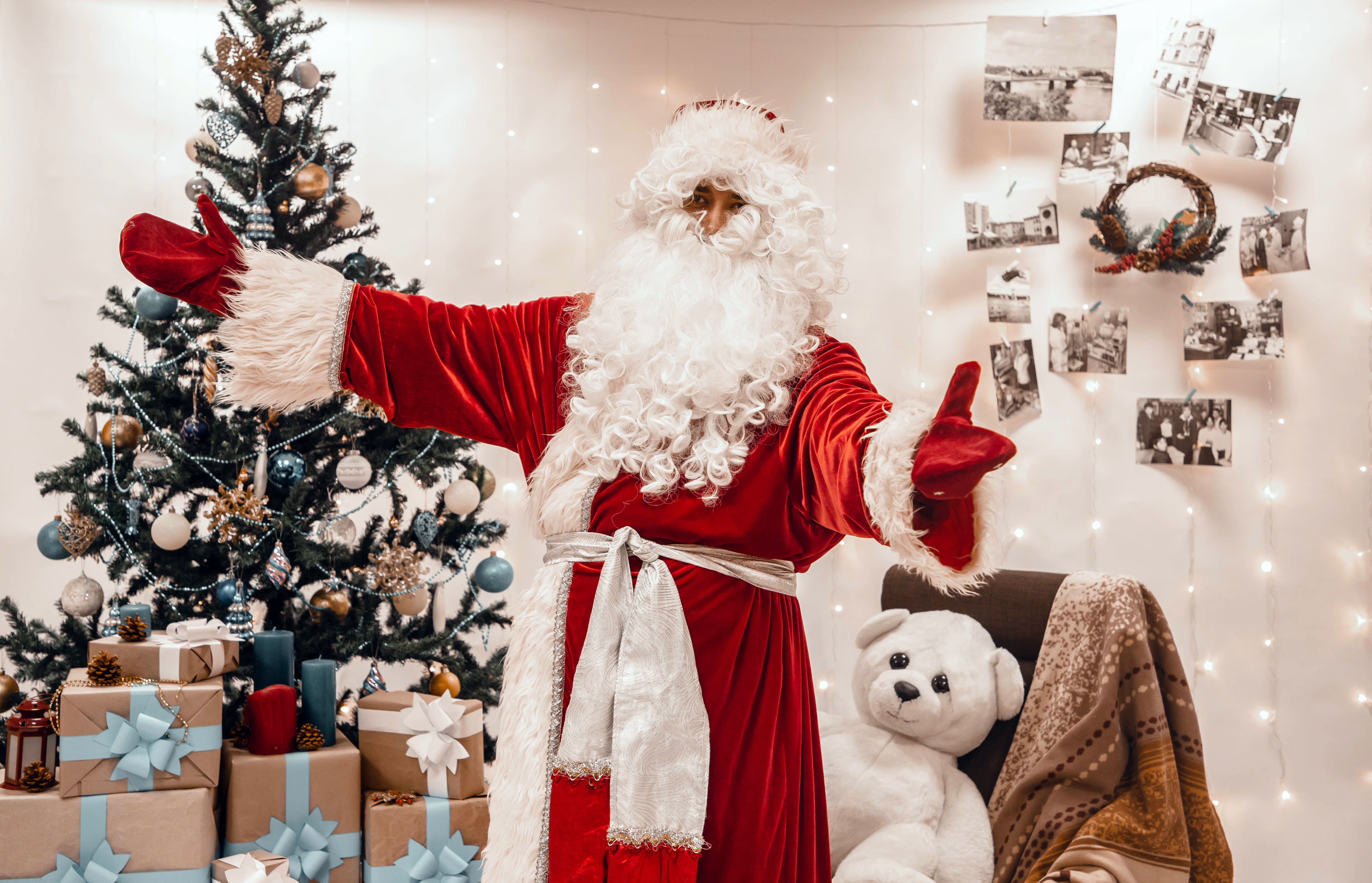 Расскажи, Снегурочка: в России вновь заработала горячая линия Деда Мороза и его помощников