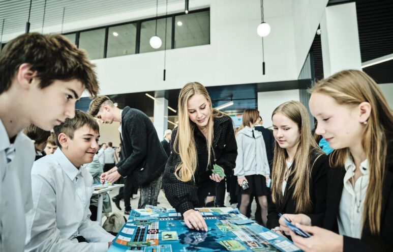 Более 20 тысяч школьников Верхневолжья приняли участие в проекте «Билет в будущее» Более 20 тысяч школьников Верхневолжья приняли участие в проекте «Билет в будущее»