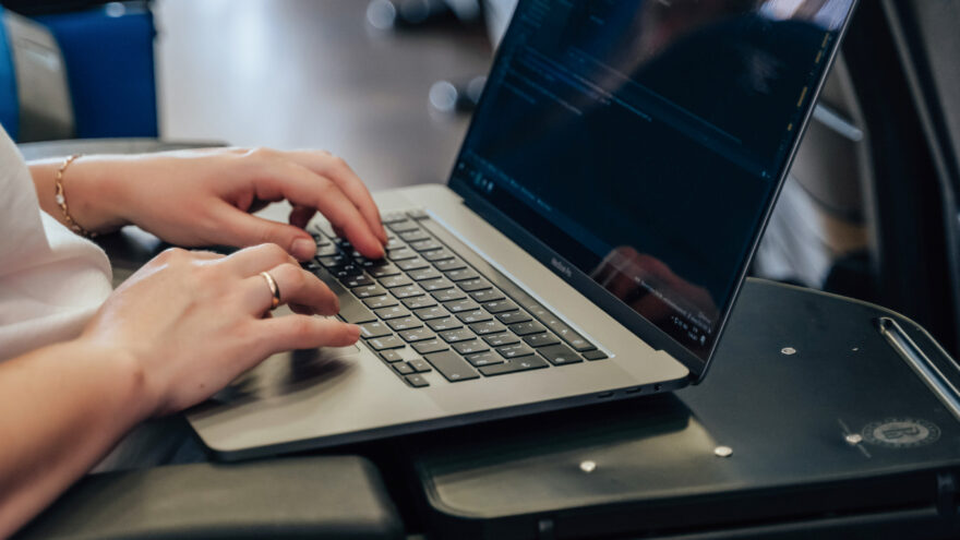 ЛДПР предлагает "вернуть" выходные в отпуск: законопроект изменит расчет дней отдыха