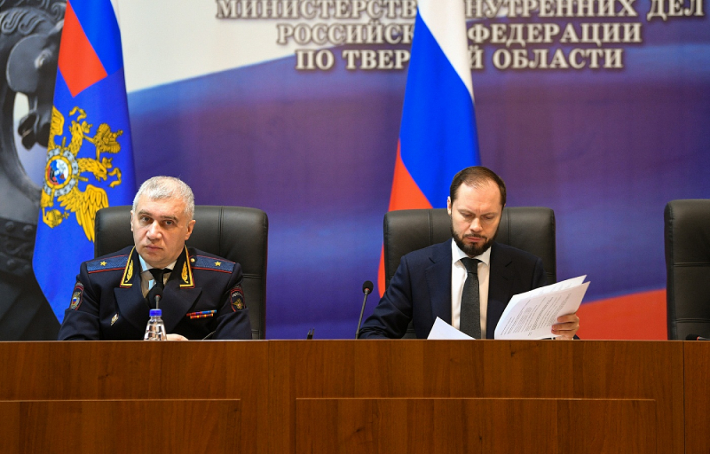Тверская полиция подводит итоги: новые автомобили, сокращение преступности и кадровый вызов Тверская полиция подводит итоги: новые автомобили, сокращение преступности и кадровый вызов