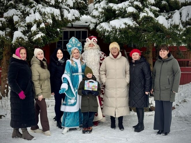 Бабушек и дедушек Лихославля поздравили с Новым годом