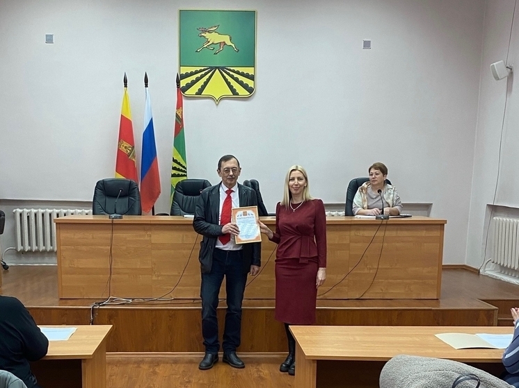 Главе Оленинского округа вручили благодарность за помощь бойцам СВО