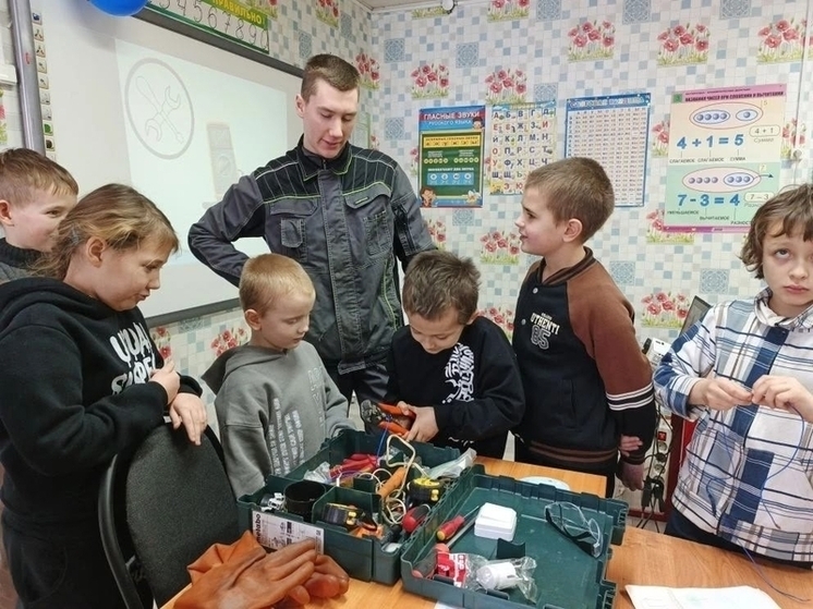 Школьники из Тверской области стали электриками и сделали шаг к студенчеству