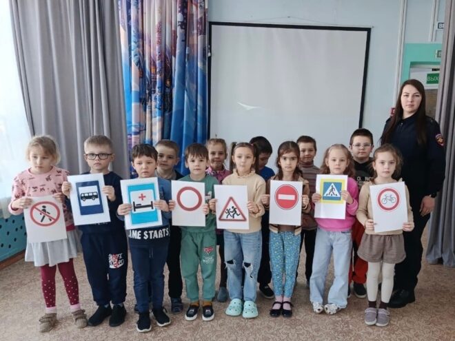 Инспекторы ГИБДД провели познавательное занятие в детском саду Инспекторы ГИБДД провели познавательное занятие в детском саду