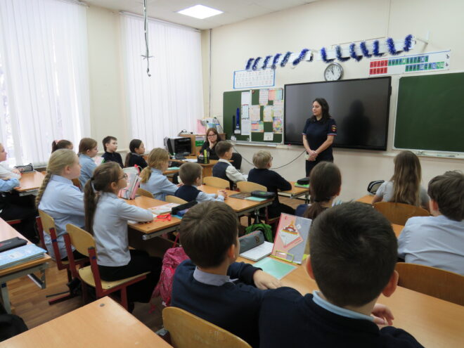 Тверские транспортные полицейские провели урок безопасности для школьников