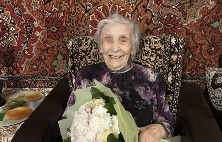 Герою Труда Александре Денисовой исполнилось 92 года