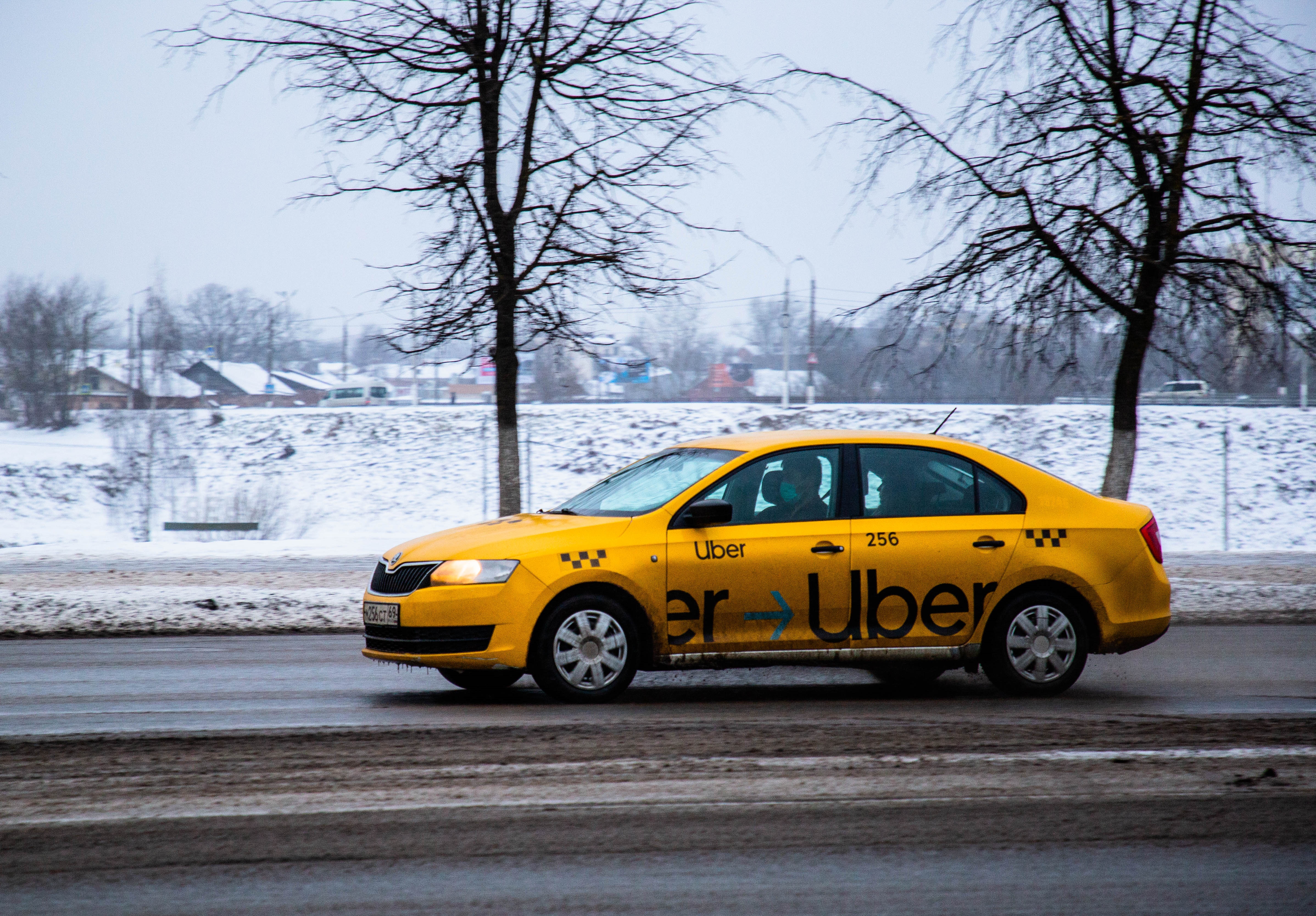 Как быстро проверить такси на легальность через "Госуслуги"?