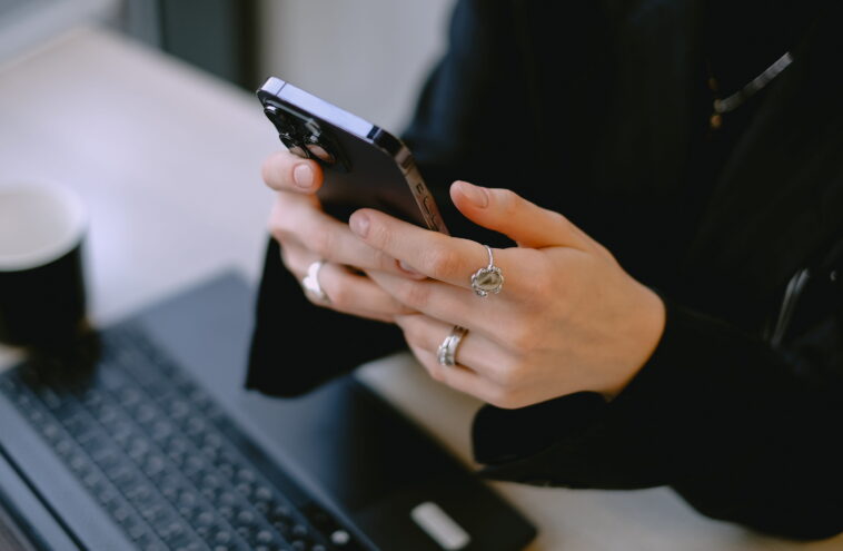 «Белый список»: рассказываем, какие сайты и приложения доступны тверичам при ограничении мобильного интернета