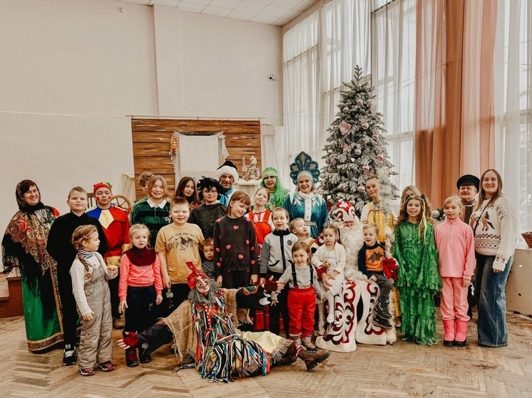 В Лихославле прошел спектакль «Святки, колядки и новогодние приключения»