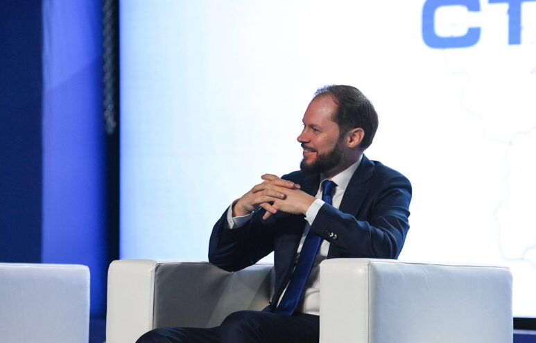 Банк вакансий для молодежи и льготный проезд в транспорте: Виталий Королев ответил на вопросы Тверских студентов Банк вакансий для молодежи и льготный проезд в транспорте: Виталий Королев ответил на вопросы Тверских студентов