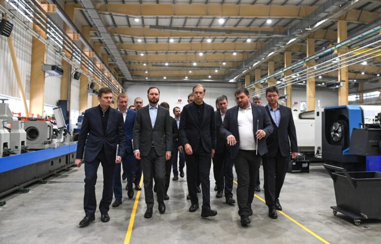 Денис Мантуров и Виталий Королев ознакомились с работой промышленных предприятий Верхневолжья