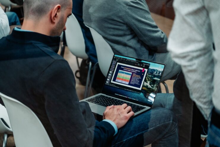 Девушка Катя лишила жителя Тверской области 6 миллионов рублей Девушка Катя лишила жителя Тверской области 6 миллионов рублей