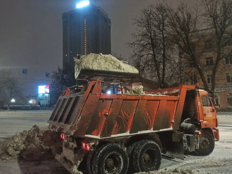 Ночью с улиц Твери вывезли 1700 кубометров снега