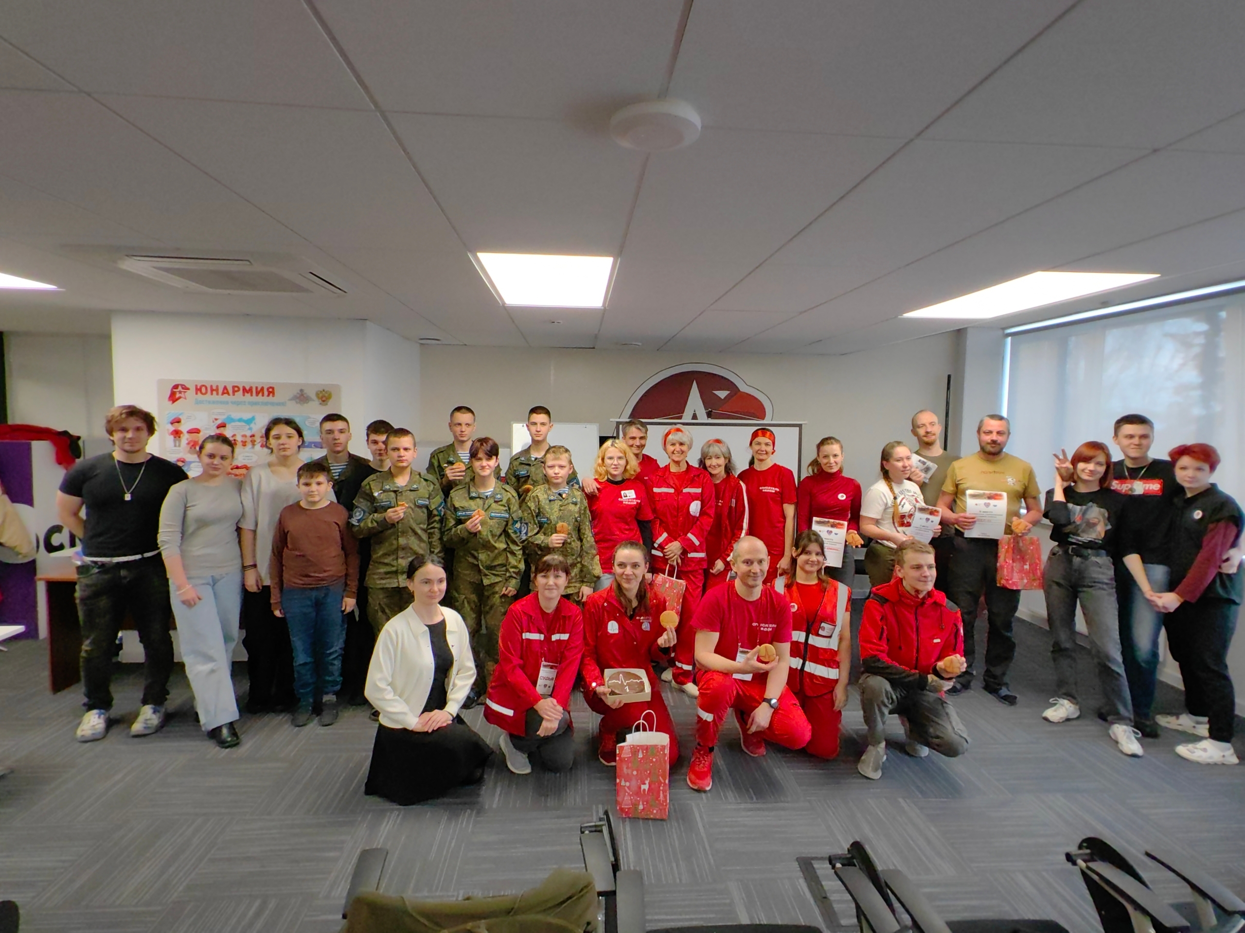 В Областном молодежном центре прошли зрелищные соревнования спасателей В Областном молодежном центре прошли зрелищные соревнования спасателей