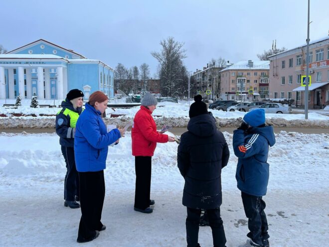 "Вместе за безопасность": Нелидовская Госавтоинспекция и "Движение первых" провели акцию