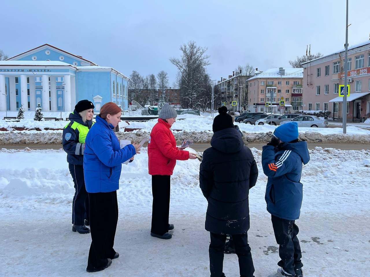 "Вместе за безопасность": Нелидовская Госавтоинспекция и "Движение первых" провели акцию