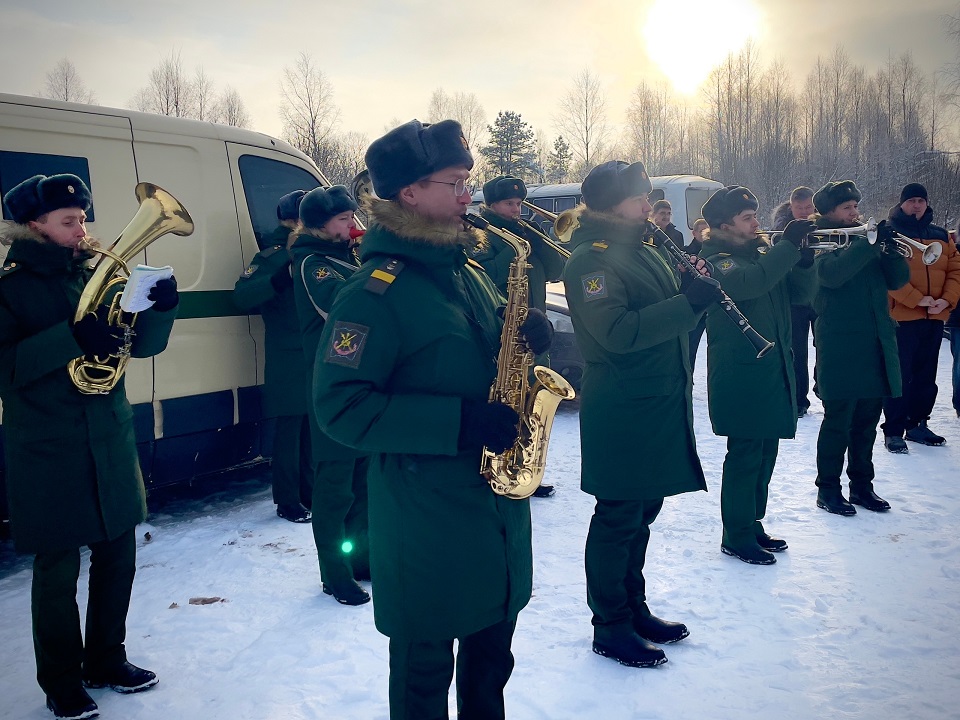 В Тверской области проводили в последний путь старлея Арсения Андреева В Тверской области проводили в последний путь старлея Арсения Андреева