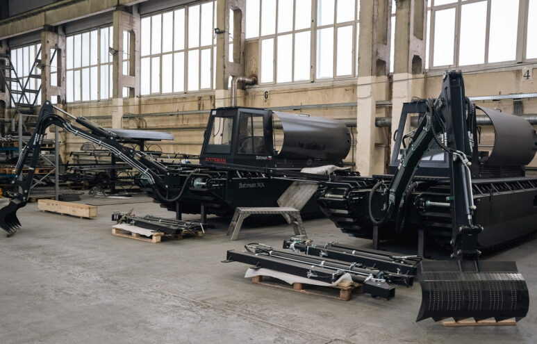 В Тверской области выпустили уникальные самоходные машины-амфибии