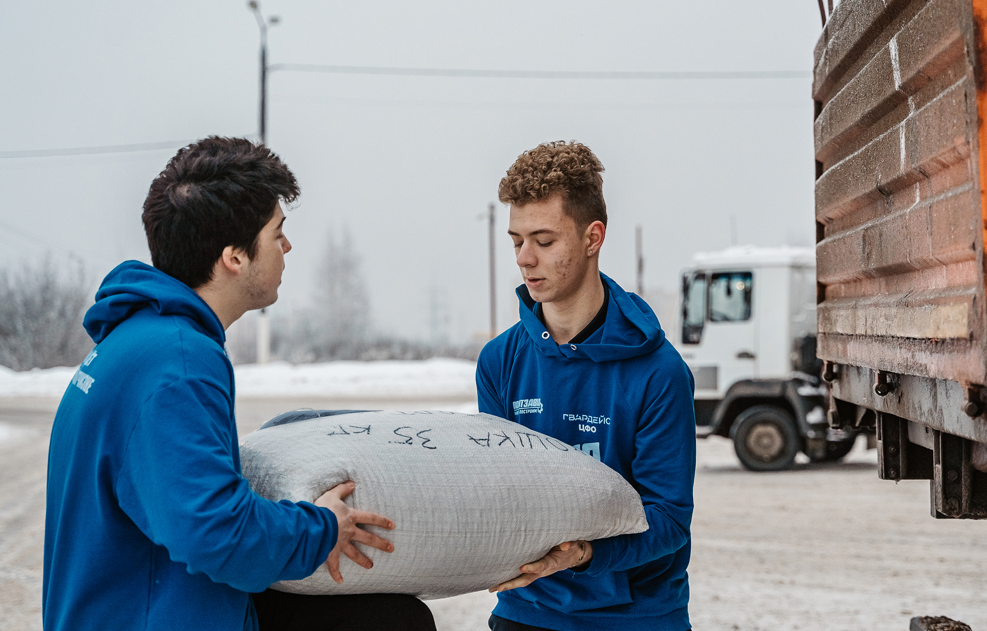 Тверская область отправила квадроцикл и антидроновые одеяла в зону СВО