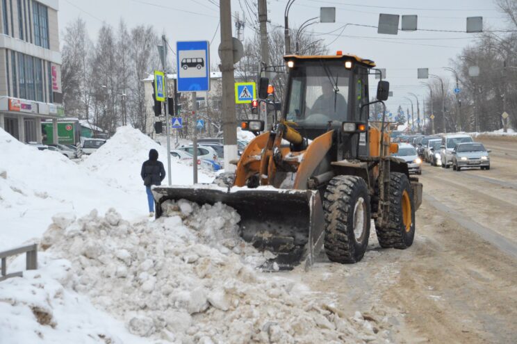 Вывоз снега в Твери продолжается в круглосуточном режиме