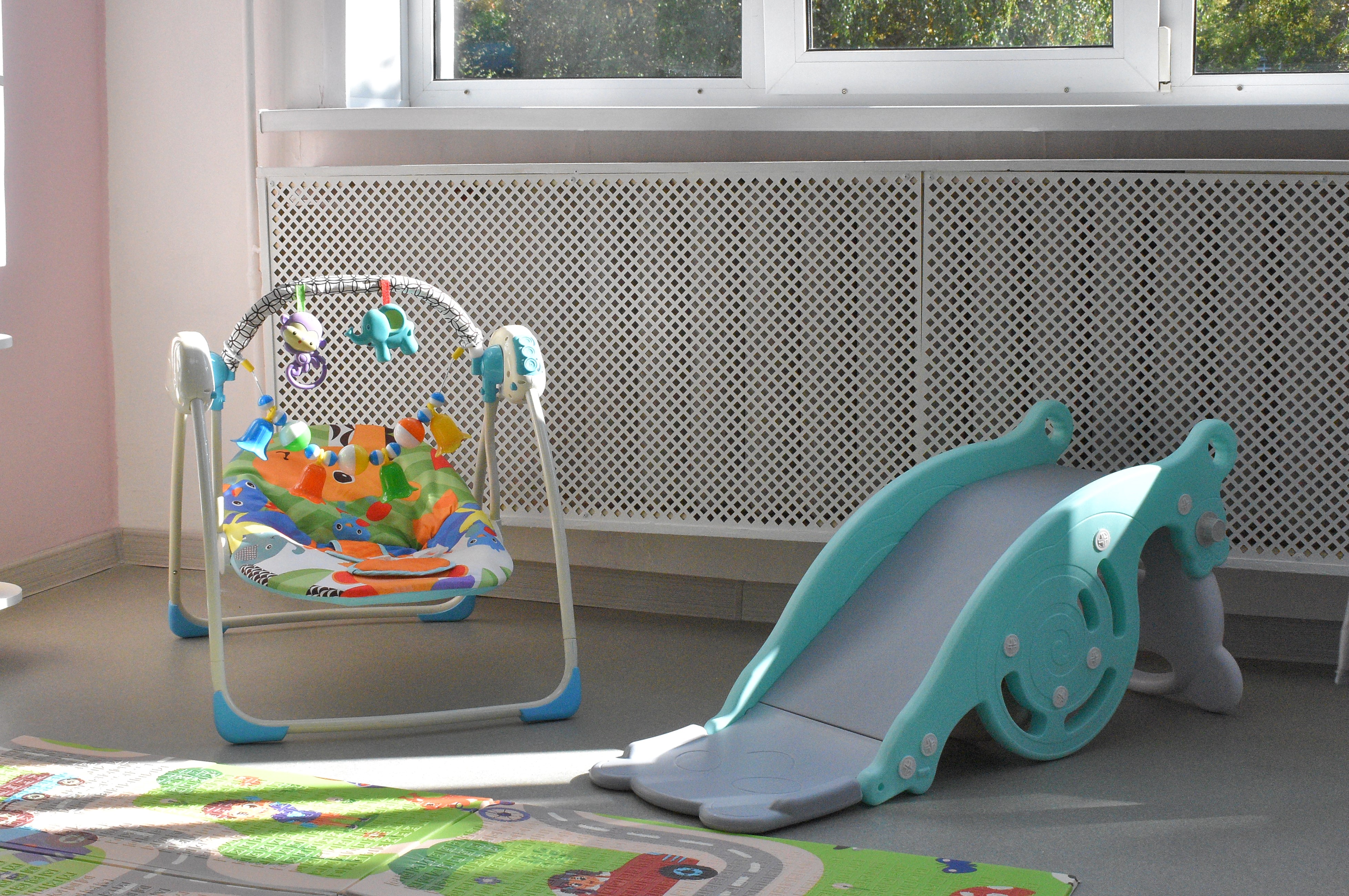 Тверские семьи могут бесплатно взять вещи для новорожденных