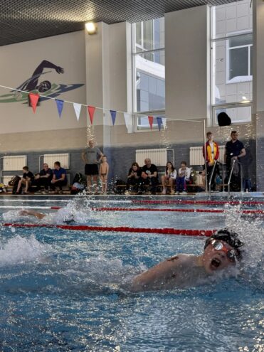 Юные пловцы