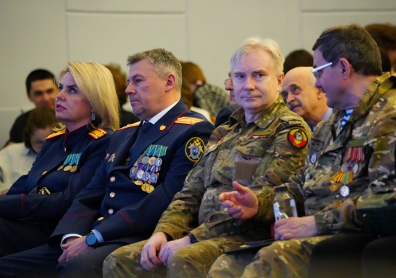 От героев СВО до будущих врачей: Тверской медуниверситет объединил поколения в праздничный день