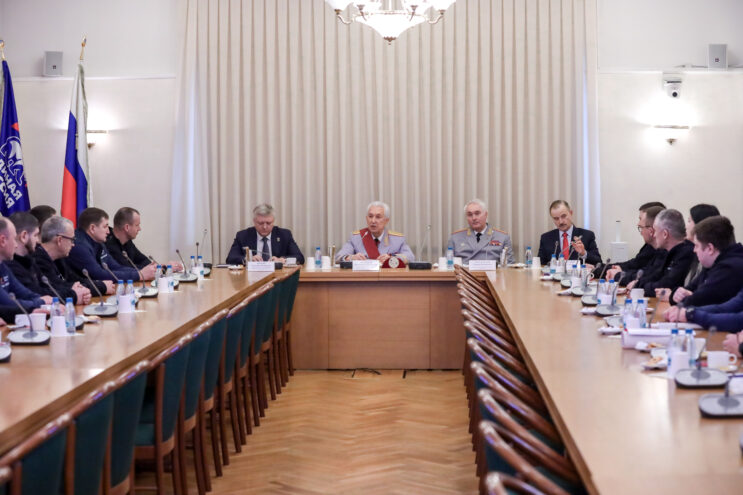 Участники программы Герои Верхневолжья изучают работу власти Участники