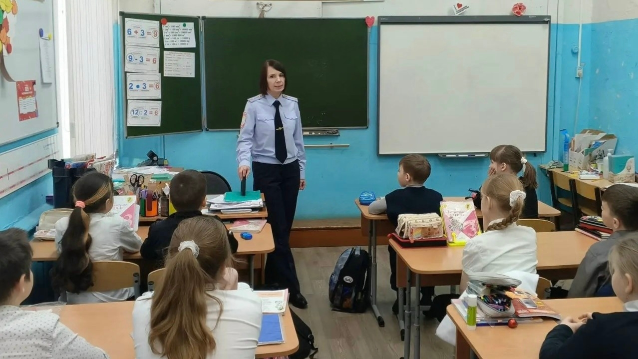 Школьникам Вышнего Волочка напомнили о безопасном поведении на дорогах