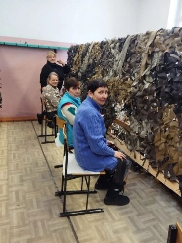 В Оленино женщины сплели пятисотую маскировочную сеть для нужд СВО В Оленино женщины сплели пятисотую маскировочную сеть для нужд СВО