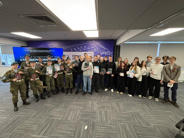 Память о Сталинградской битве объединила тверскую молодёжь в патриотической акции Память о Сталинградской битве объединила тверскую молодёжь в патриотической акции