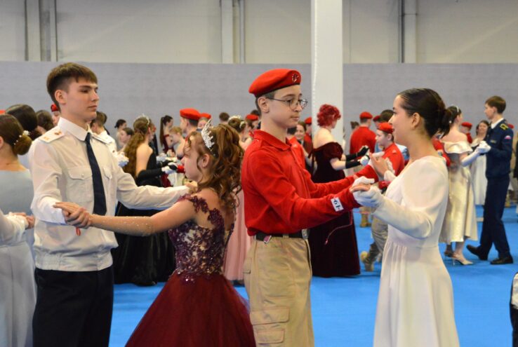 В Твери прошел региональный юнармейский бал