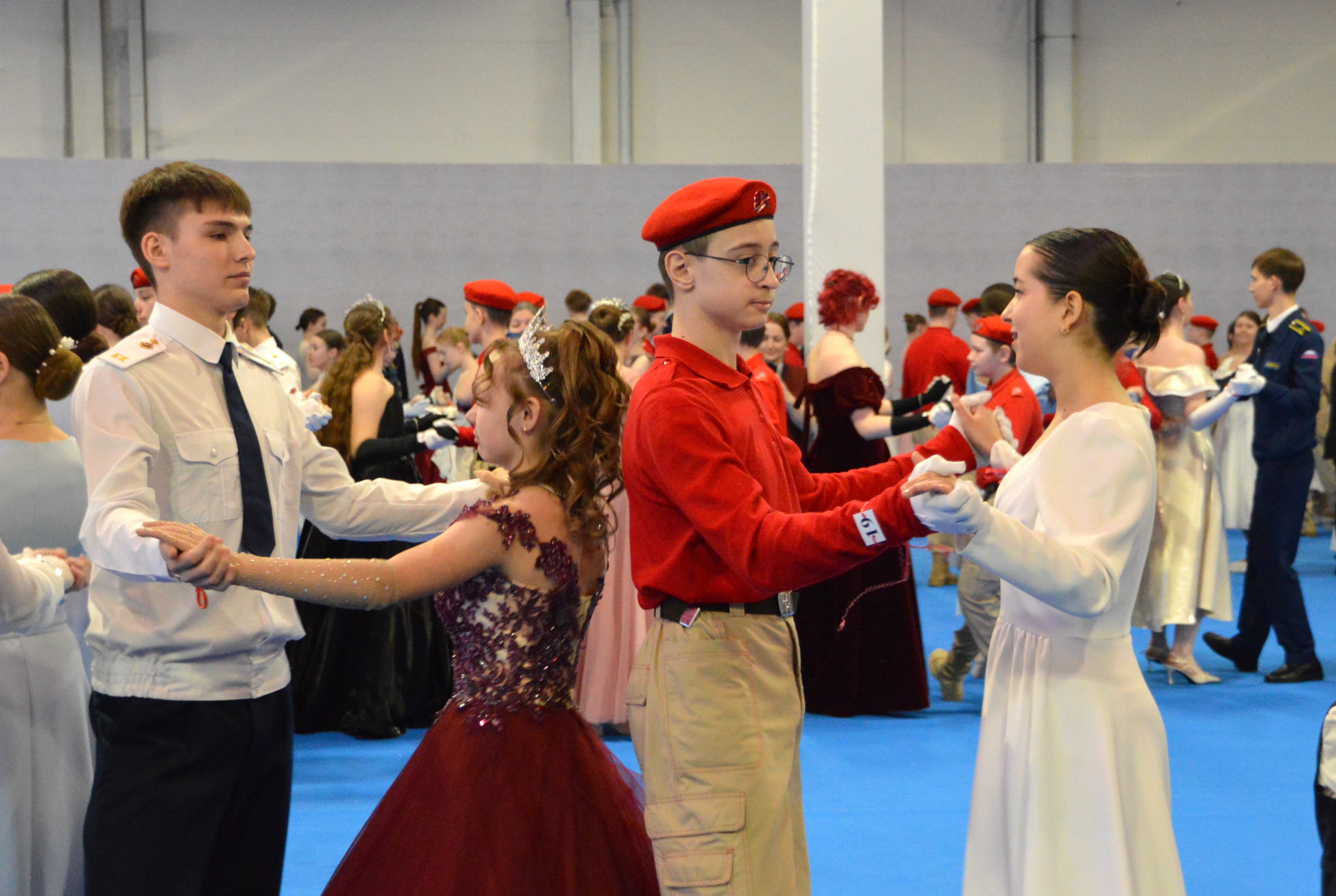 В Твери прошел региональный юнармейский бал