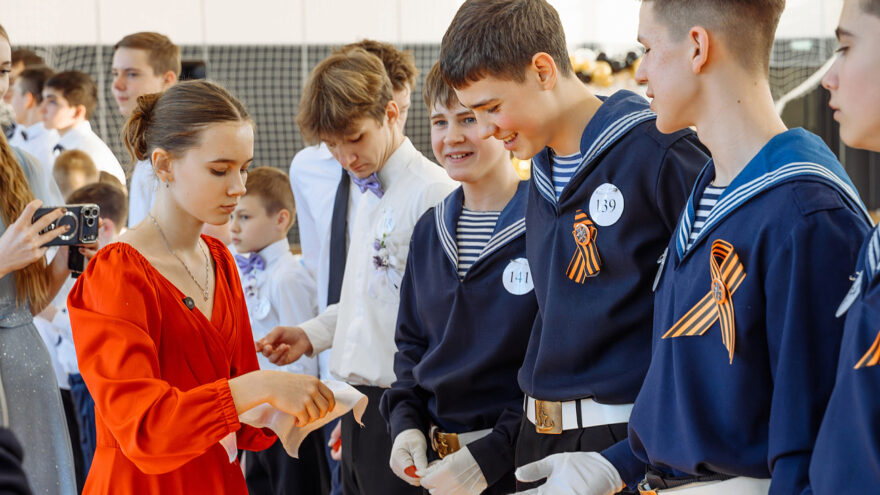 "Орлята России" закружились в вальсе: Бал "Встреча друзей" собрал 140 школьников Тверской области