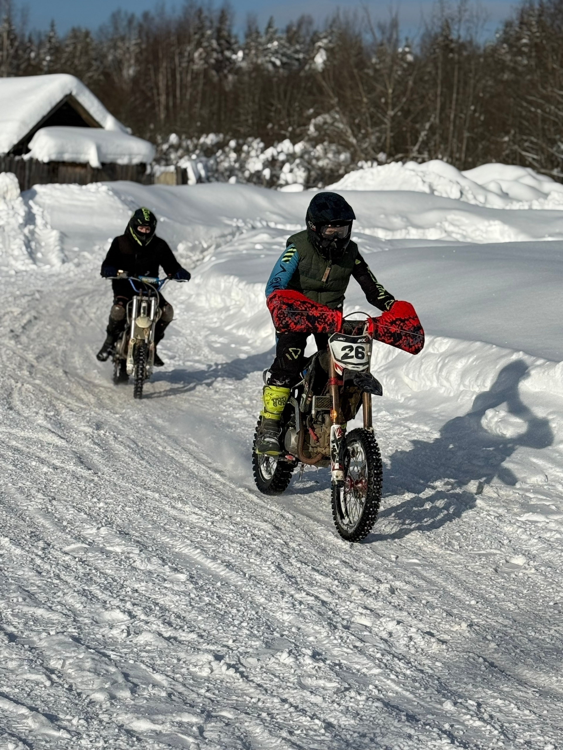 Зимний мини-мотокросс "Защитник Отечества": юные таланты покоряют снежные трассы Торжка