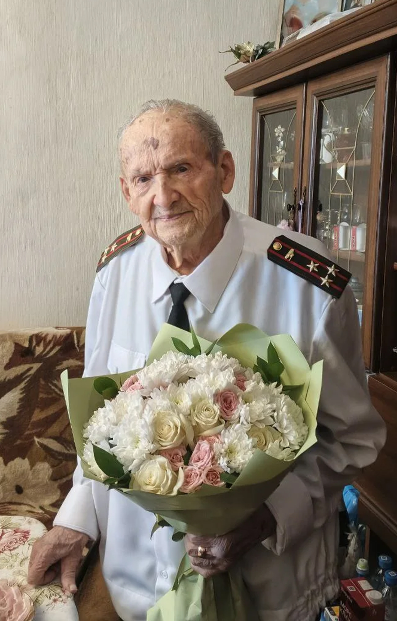 Королев поздравил ветерана Тятькина с 100-летием