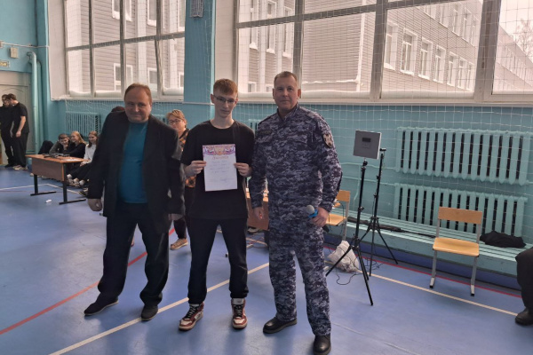 Сотрудники Росгвардии оценили спортивные достижения учеников школы №4 Бежецка