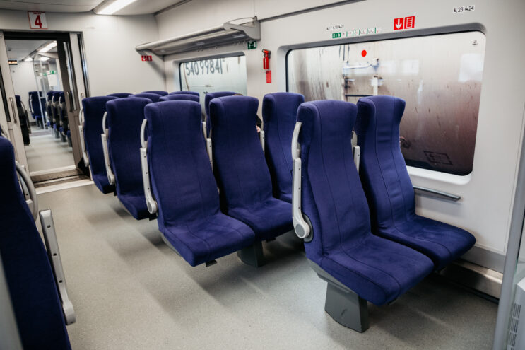 Праздничные выходные на железной дороге: как будут ходить пригородные поезда и действовать проездные