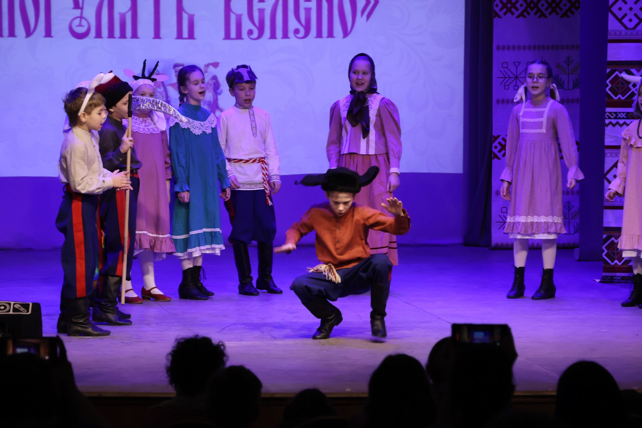 Тверская земля стала центром притяжения конкурса русского народного танца Тверская земля стала центром притяжения конкурса русского народного танца