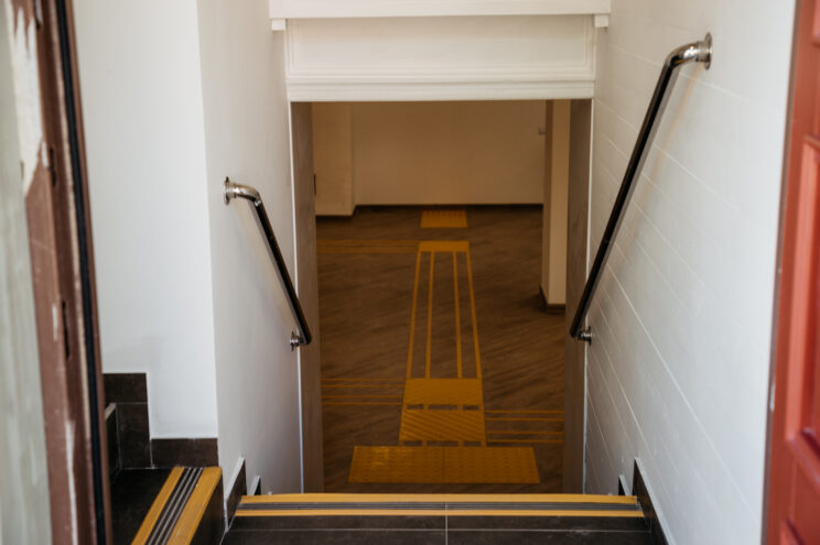 Видеонаблюдение в подъезде: законность и последствия самовольной установки