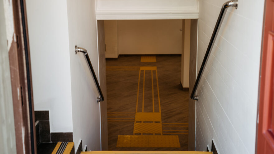 Видеонаблюдение в подъезде: законность и последствия самовольной установки