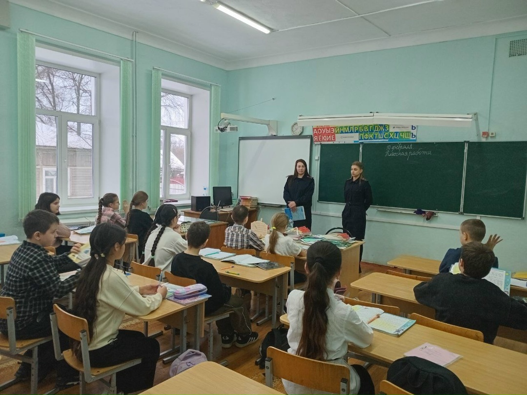 Бежецкие автоинспекторы провели урок для школьников