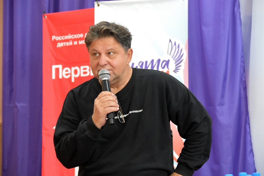 "Чеховский сад" в Вышнем Волочке: Школьники встретились с Александром Самойленко в рамках проекта "Чтецкие программы"