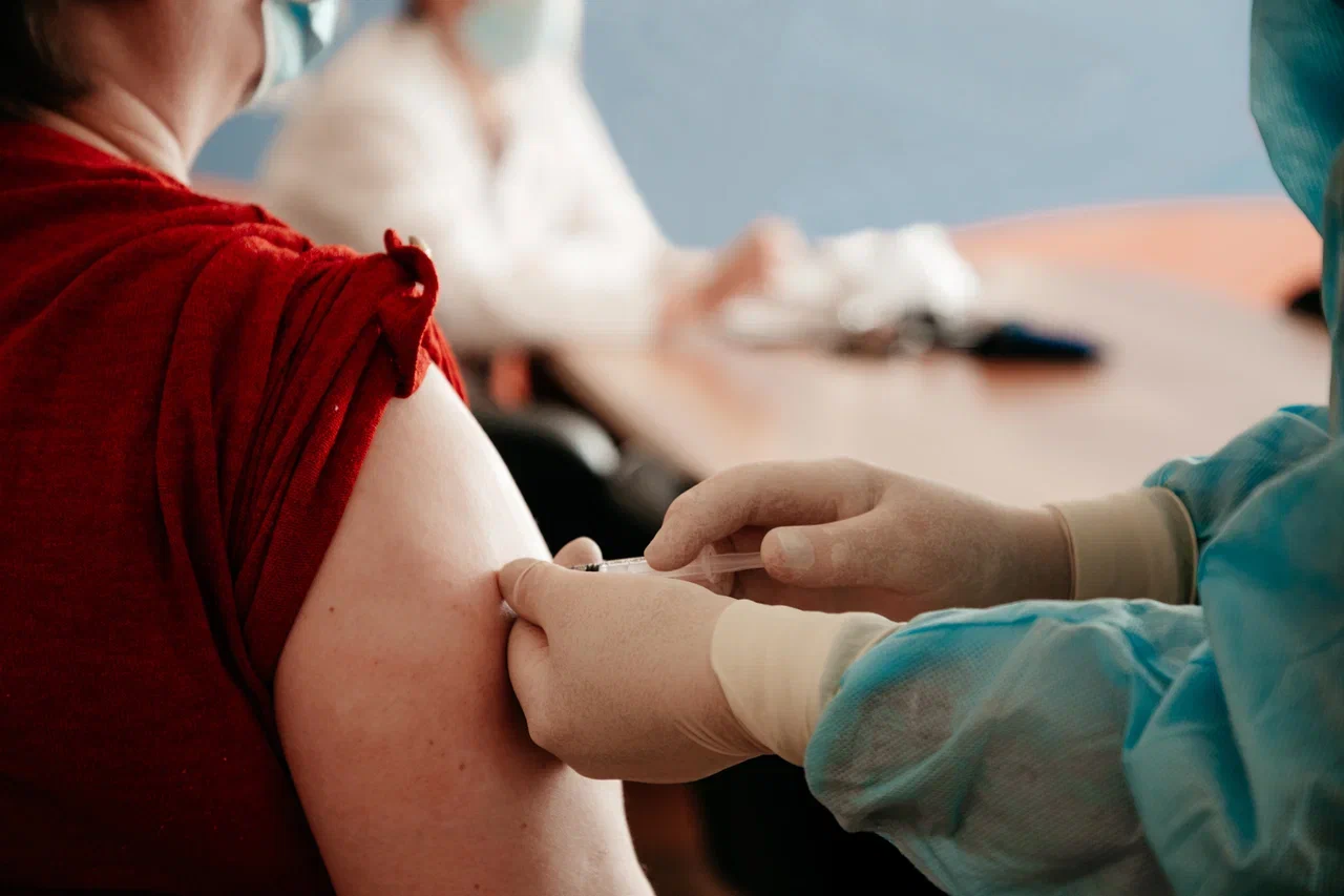 Академик РАН назвал пять прививок, продлевающих жизнь пожилым людям Академик РАН назвал пять прививок, продлевающих жизнь пожилым людям